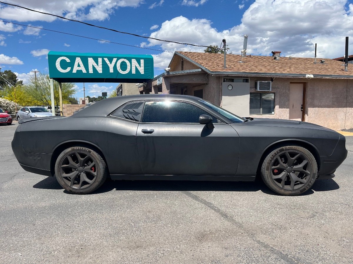 Used 2016 Dodge Challenger SXT Plus RWD image 2