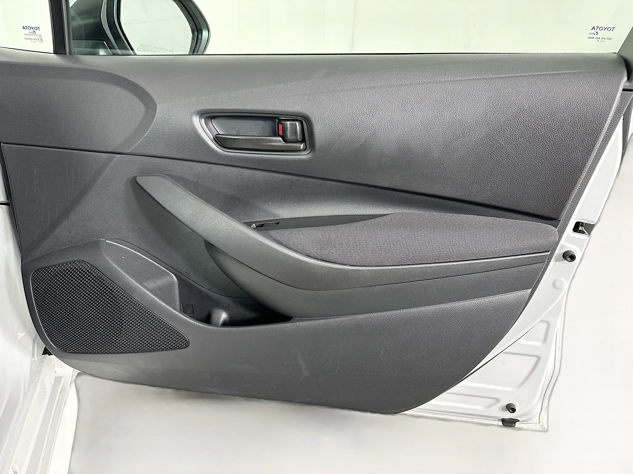 Used 2025 Toyota Corolla LE image 30