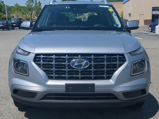 Used 2025 Hyundai Venue SEL FWD image 8