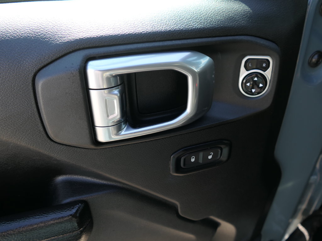Used 2024 Jeep Wrangler Unlimited Rubicon AWD/4WD image 12