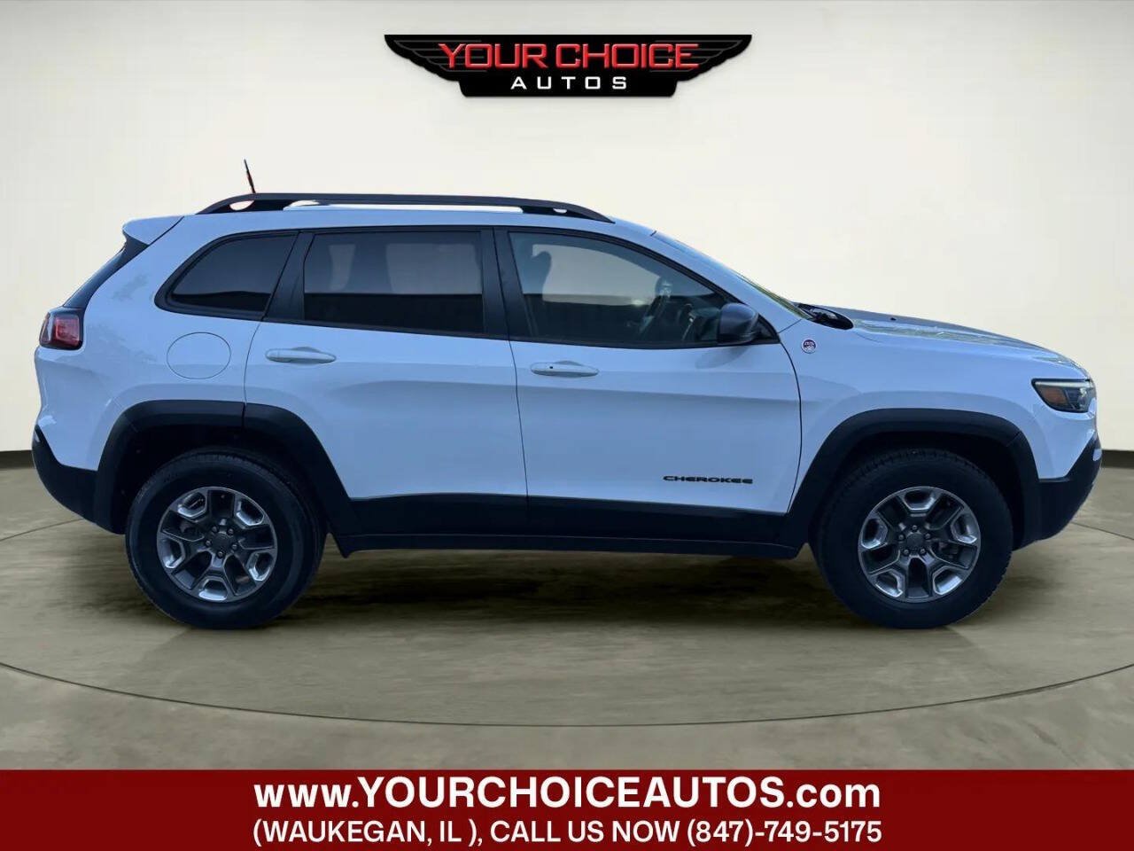 Used 2019 Jeep Cherokee Trailhawk w/ Cold Weather Group AWD/4WD image 6