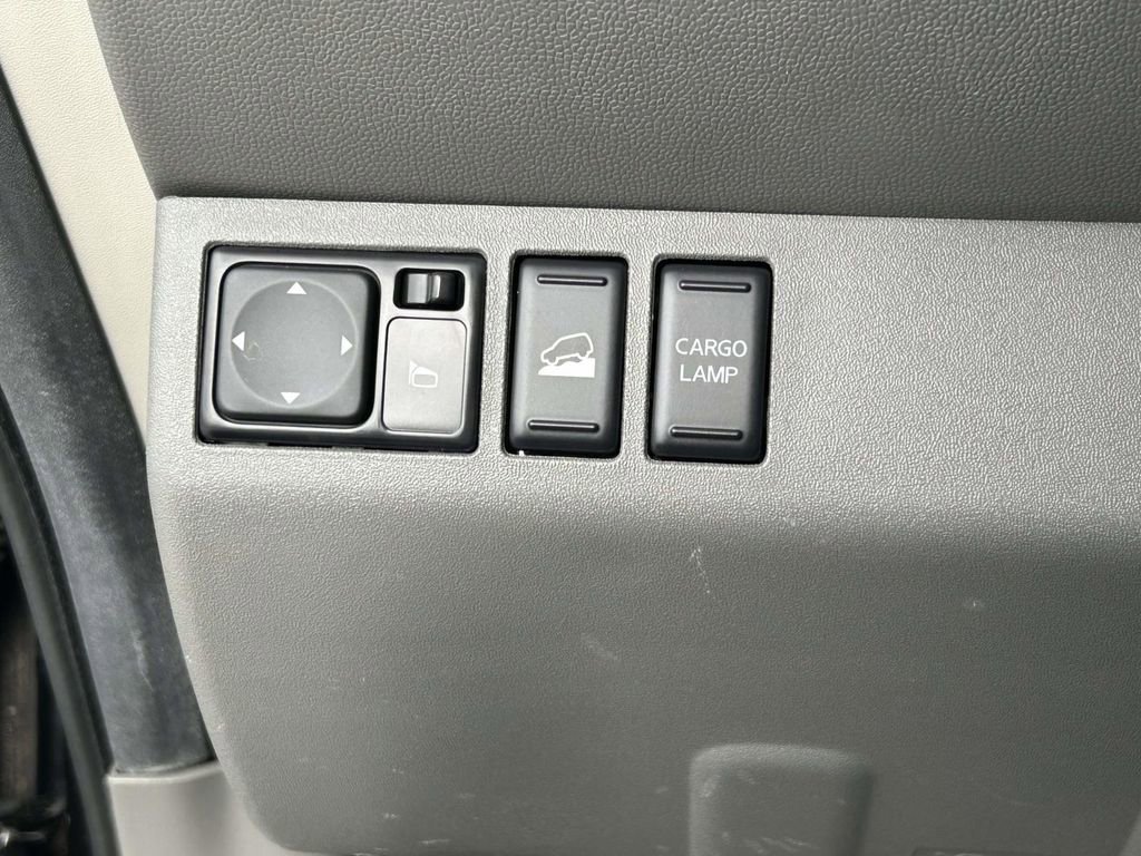 Used 2013 Nissan Frontier SL w/ Moonroof Pkg image 19