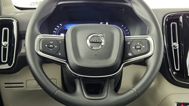 Certified 2026 Volvo XC40 B5 Plus w/ Protection Package Premier AWD/4WD image 40