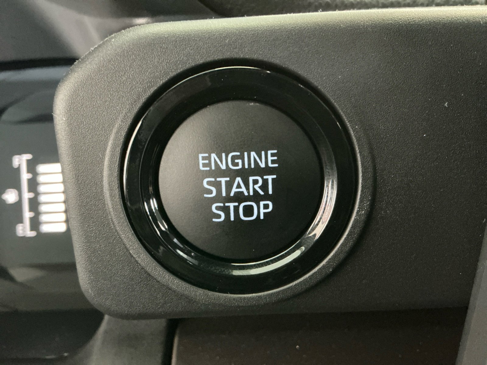 Certified 2025 Toyota Tacoma SR5 image 29