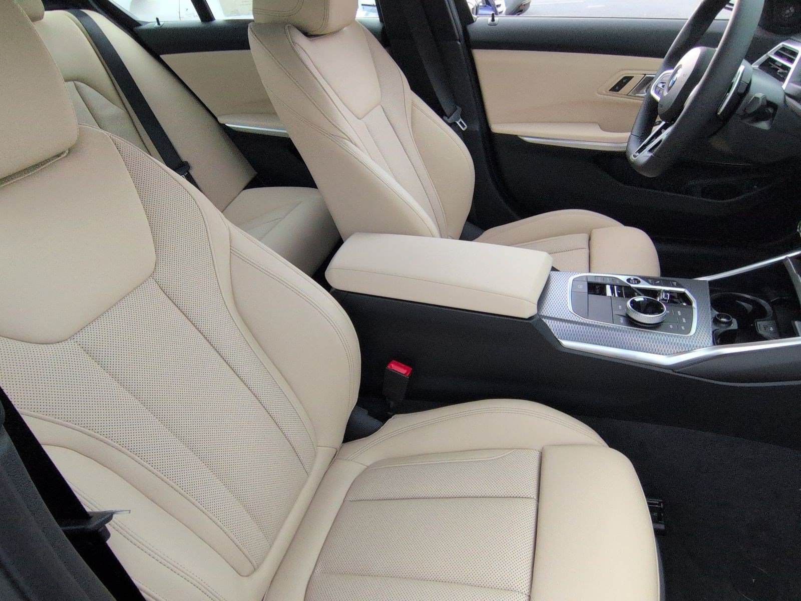 Certified 2026 BMW 330i Sedan w/ M Sport Package RWD image 32