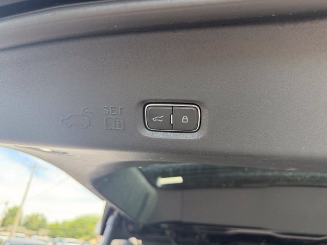 Used 2025 Ford Expedition Max Platinum w/ Platinum Ultimate Package AWD/4WD image 17