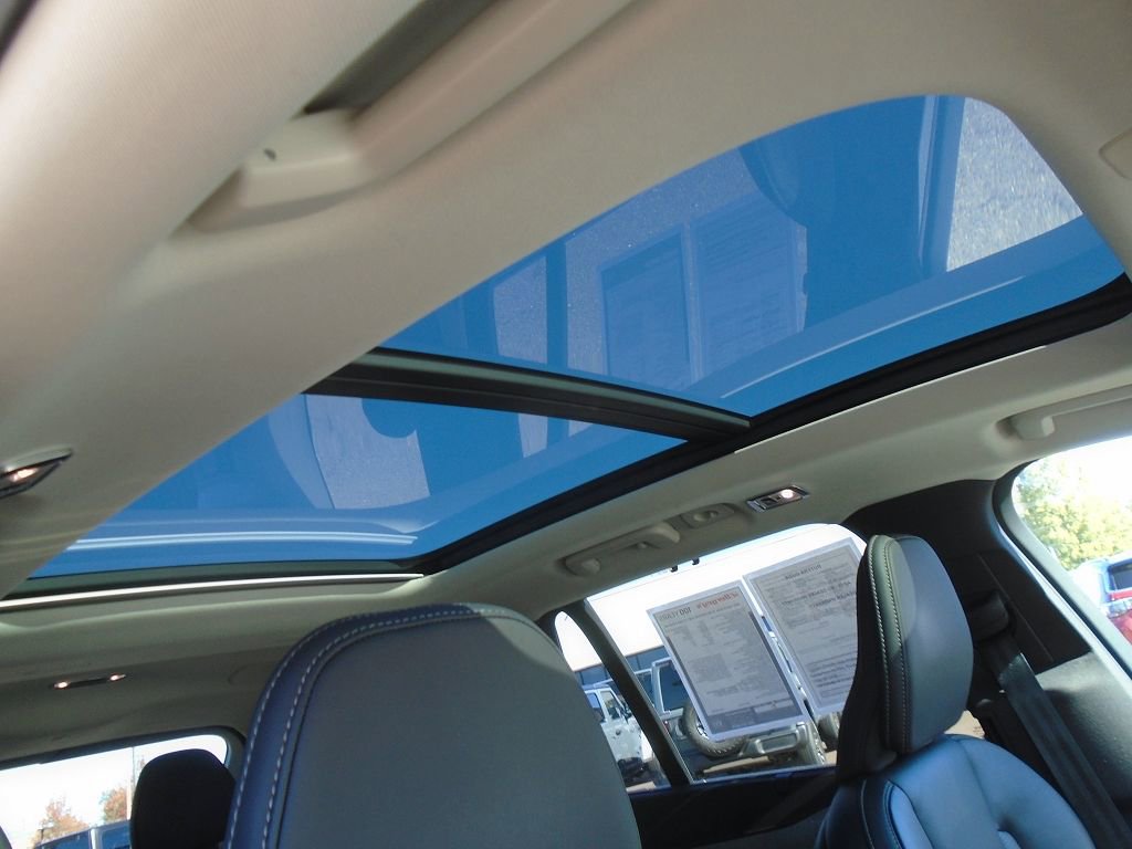 Used 2022 Volvo XC90 T6 Inscription w/ Advanced Package image 17