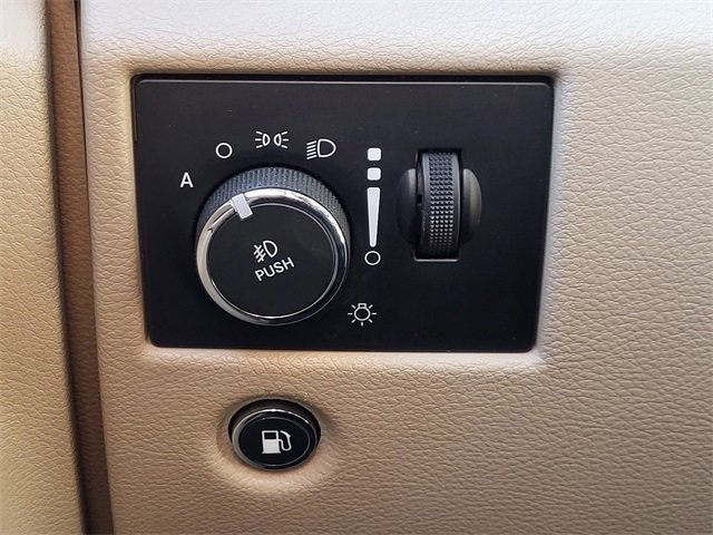 Used 2017 Jeep Grand Cherokee Limited image 13