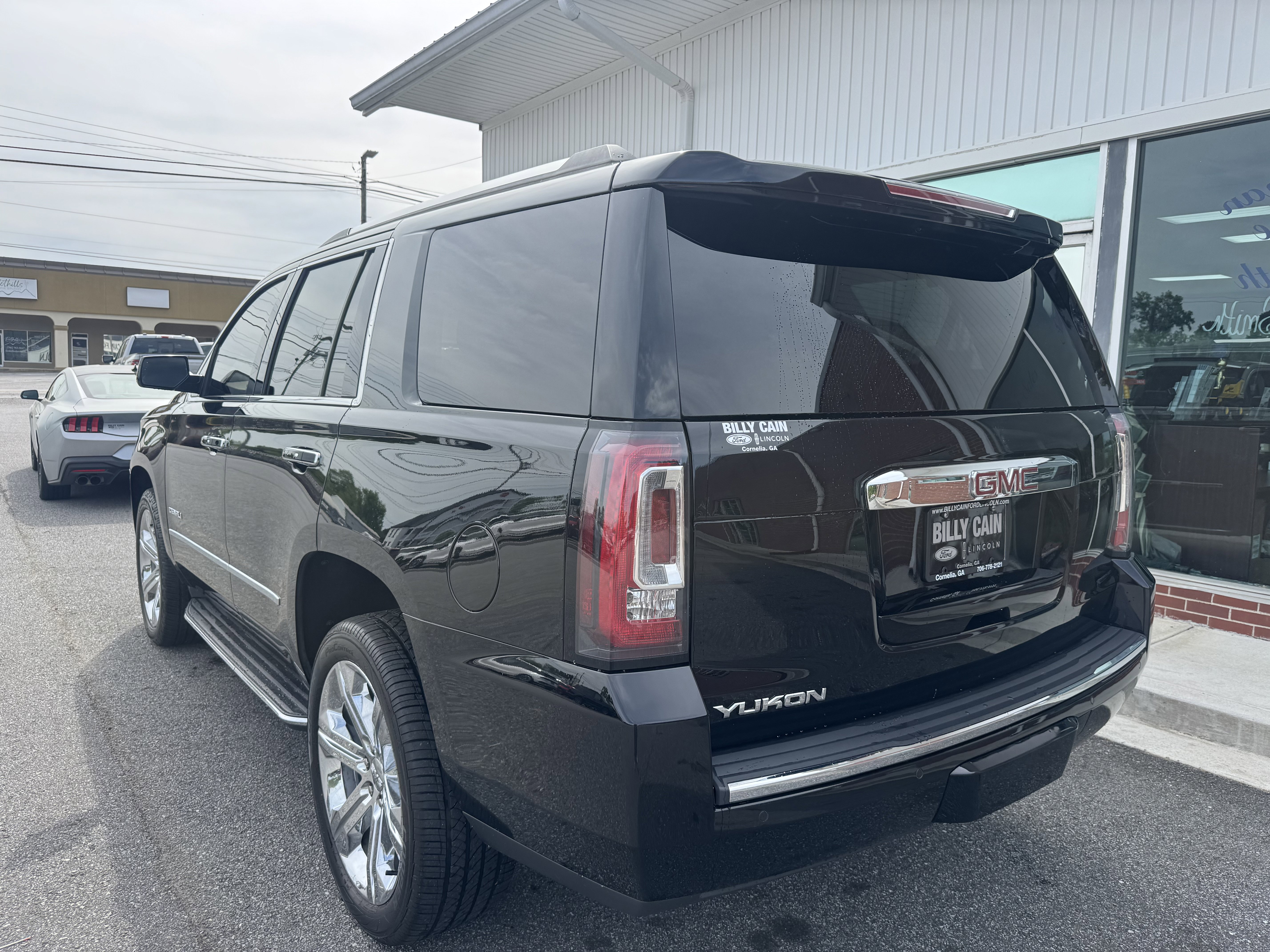 Used 2020 GMC Yukon Denali w/ Open Road Package RWD image 2