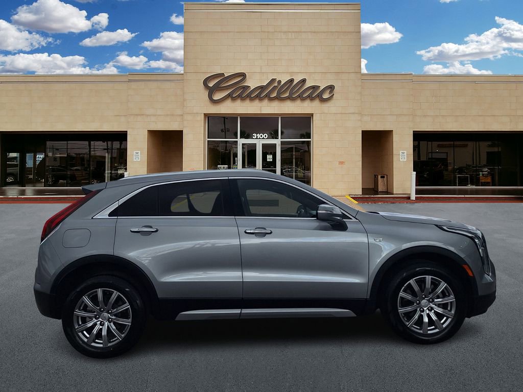 Used 2023 Cadillac XT4 Premium Luxury image 2