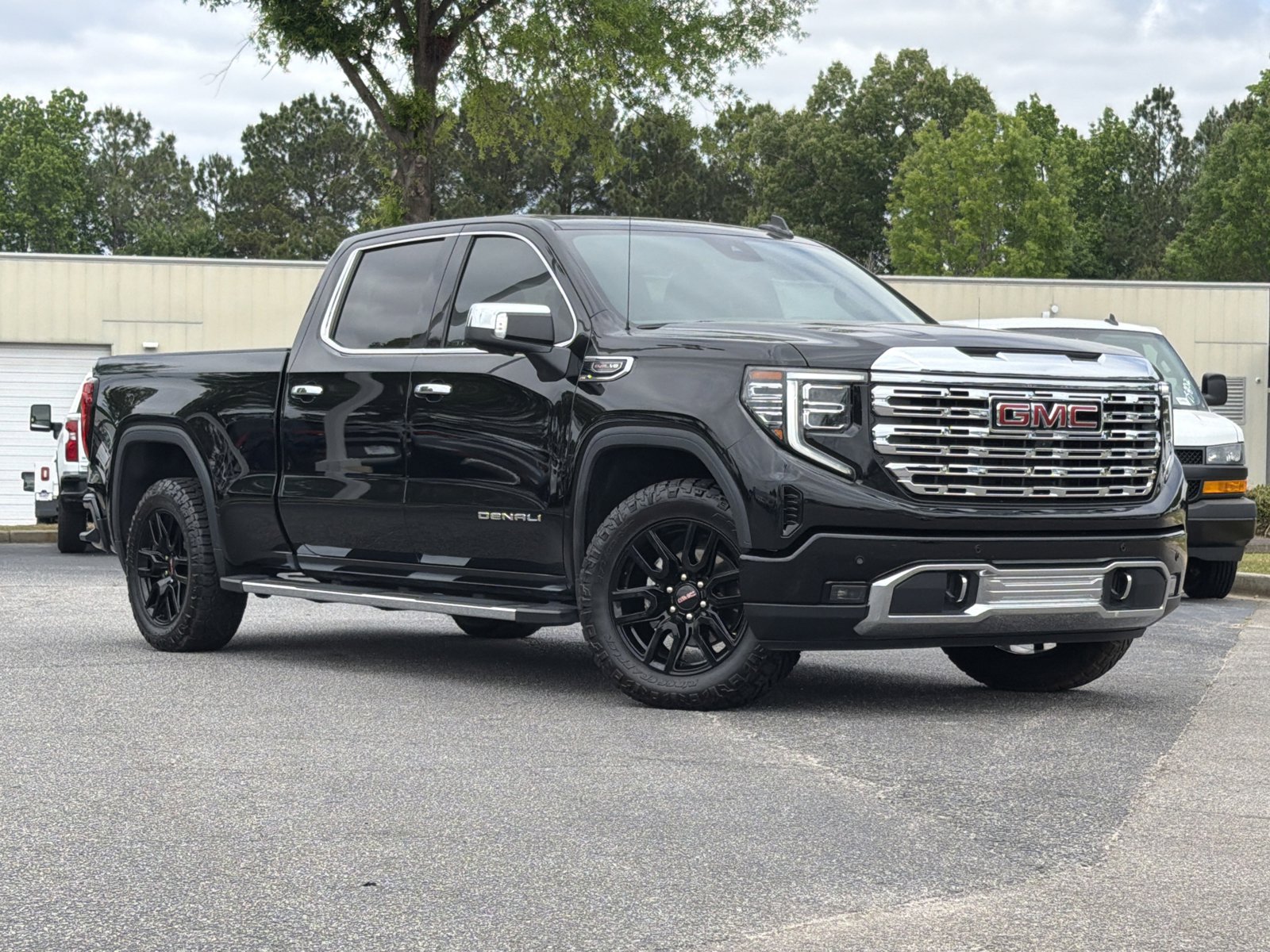 Used 2024 GMC Sierra 1500 Denali w/ Technology Package AWD/4WD image 2
