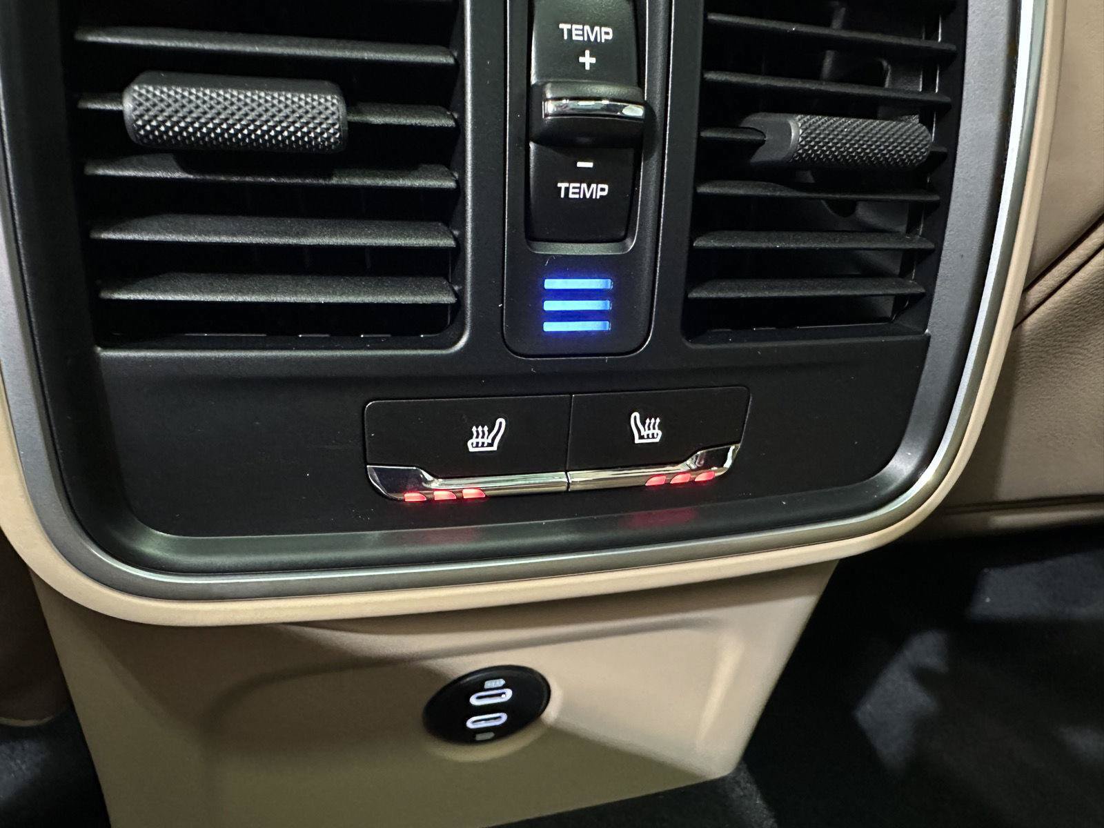 New 2026 Porsche Macan AWD/4WD image 36