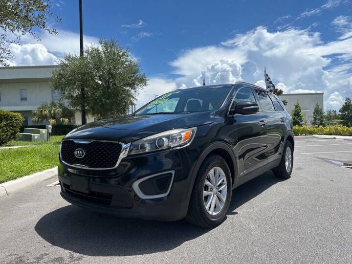 Used 2017 Kia Sorento AWD w/ LX Convenience Package image 3