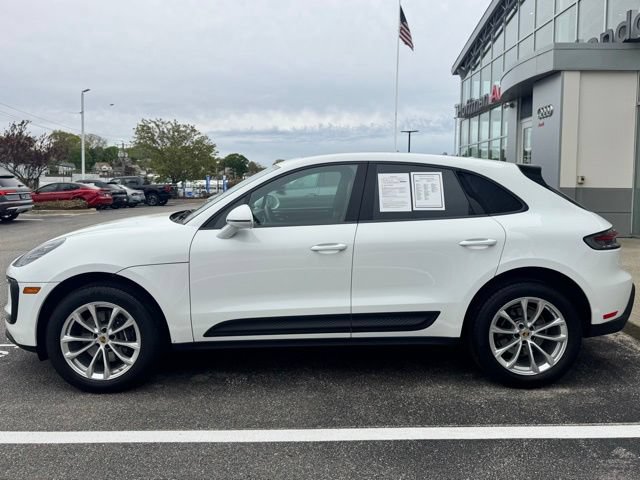 Used 2025 Porsche Macan AWD/4WD image 4