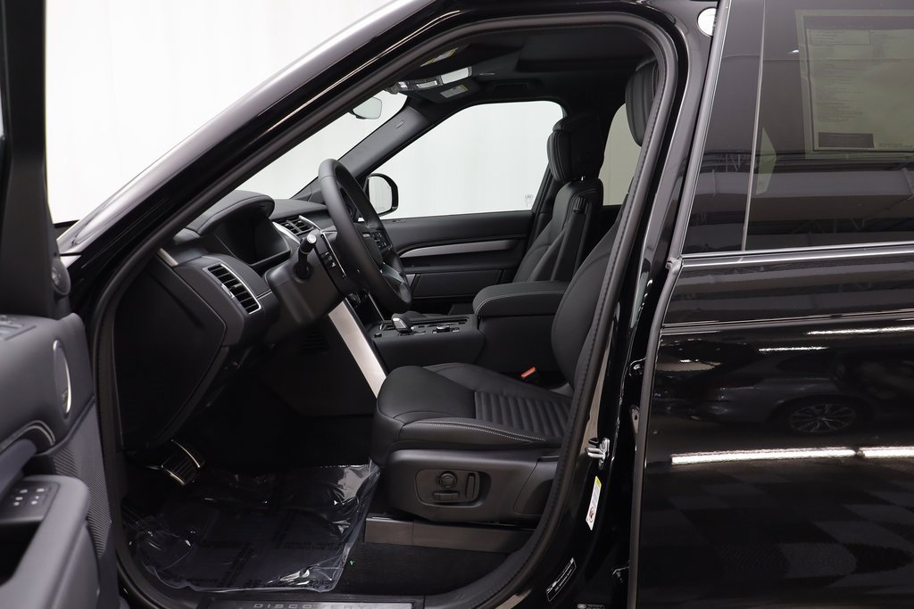 New 2025 Land Rover Discovery Dynamic SE image 6