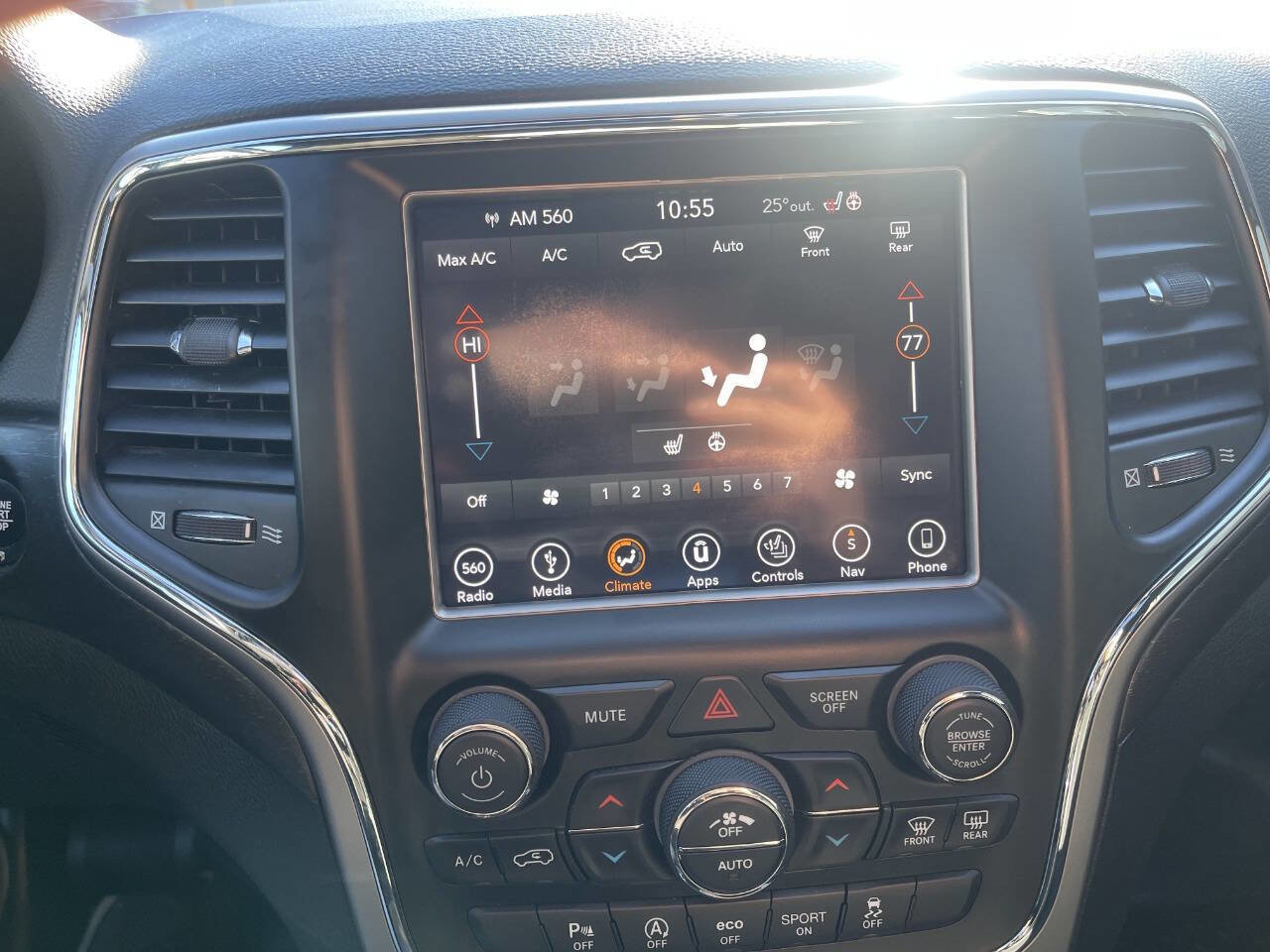 Used 2018 Jeep Grand Cherokee Altitude AWD/4WD image 34