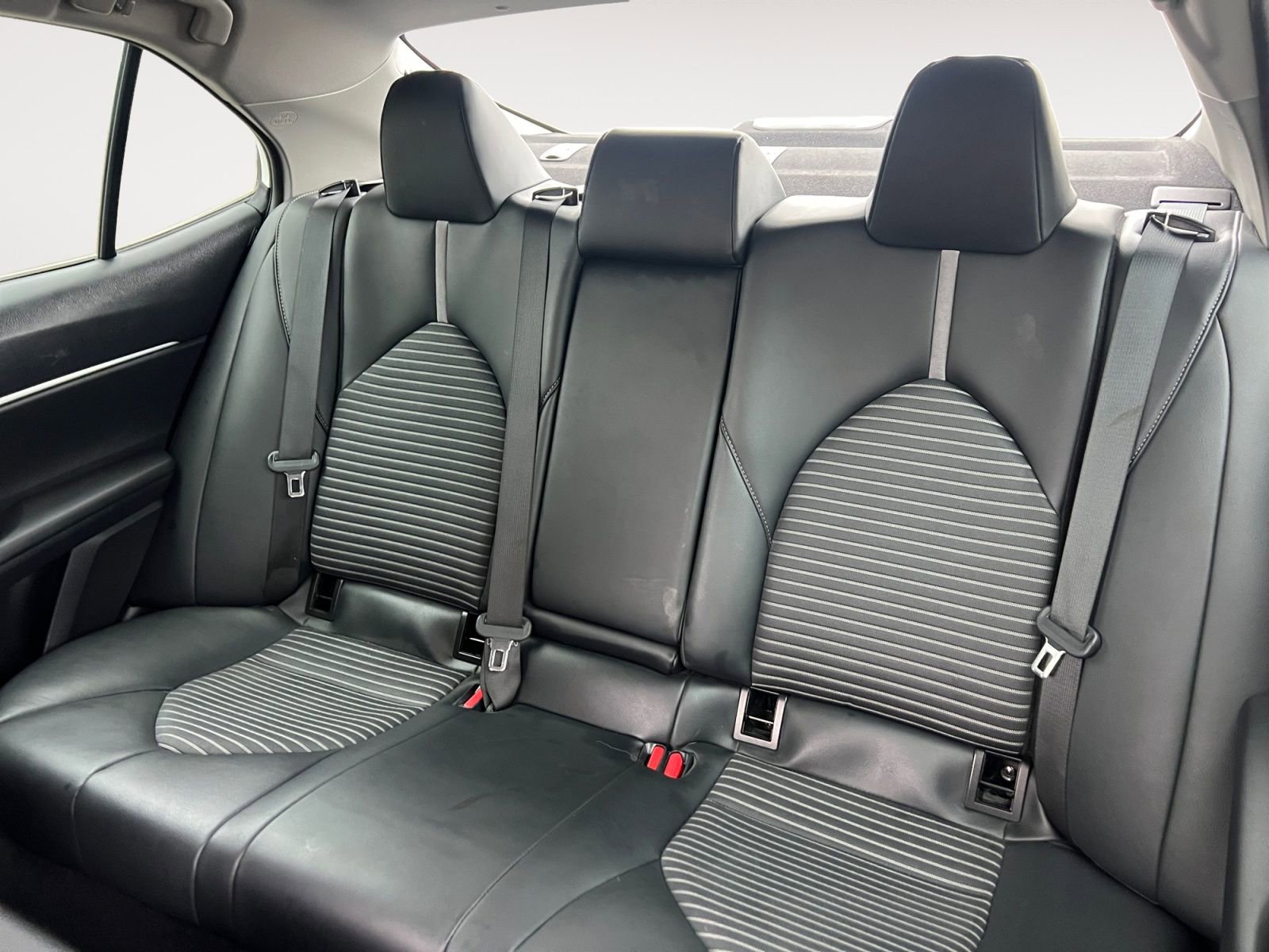 Used 2021 Toyota Camry SE w/ Cold Weather Package image 13