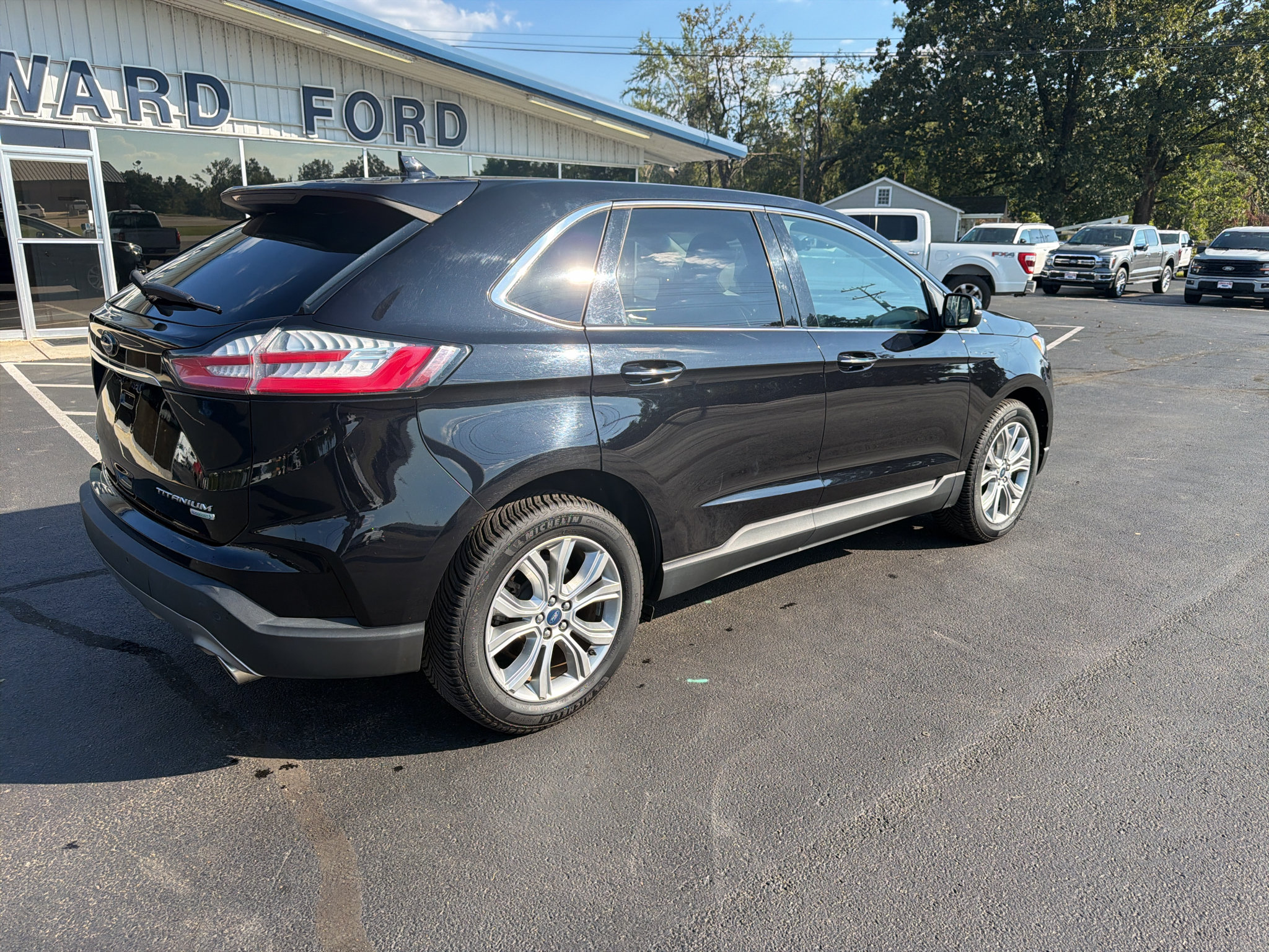 Used 2019 Ford Edge Titanium FWD image 5