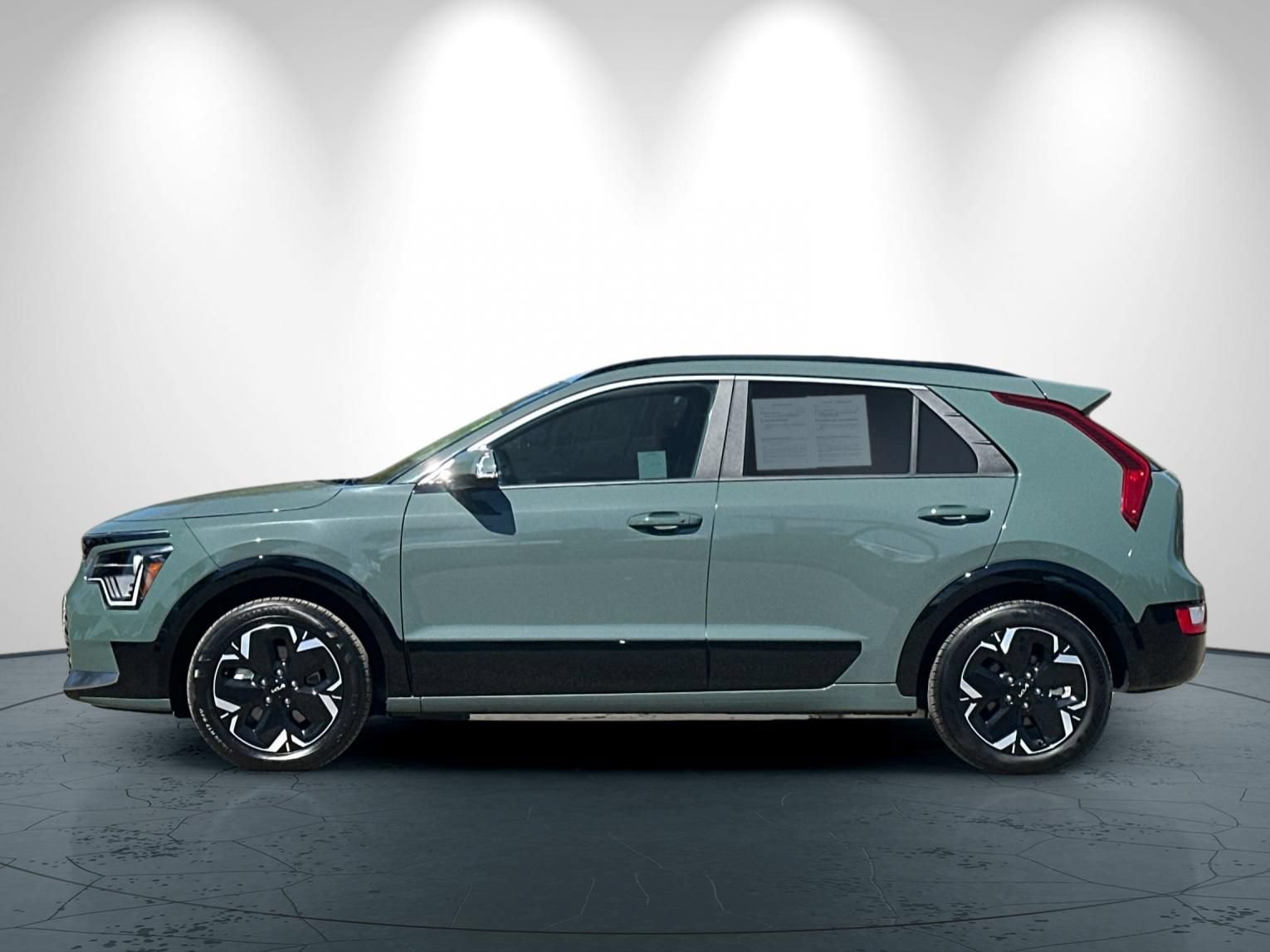 Certified 2024 Kia Niro Wind FWD image 7