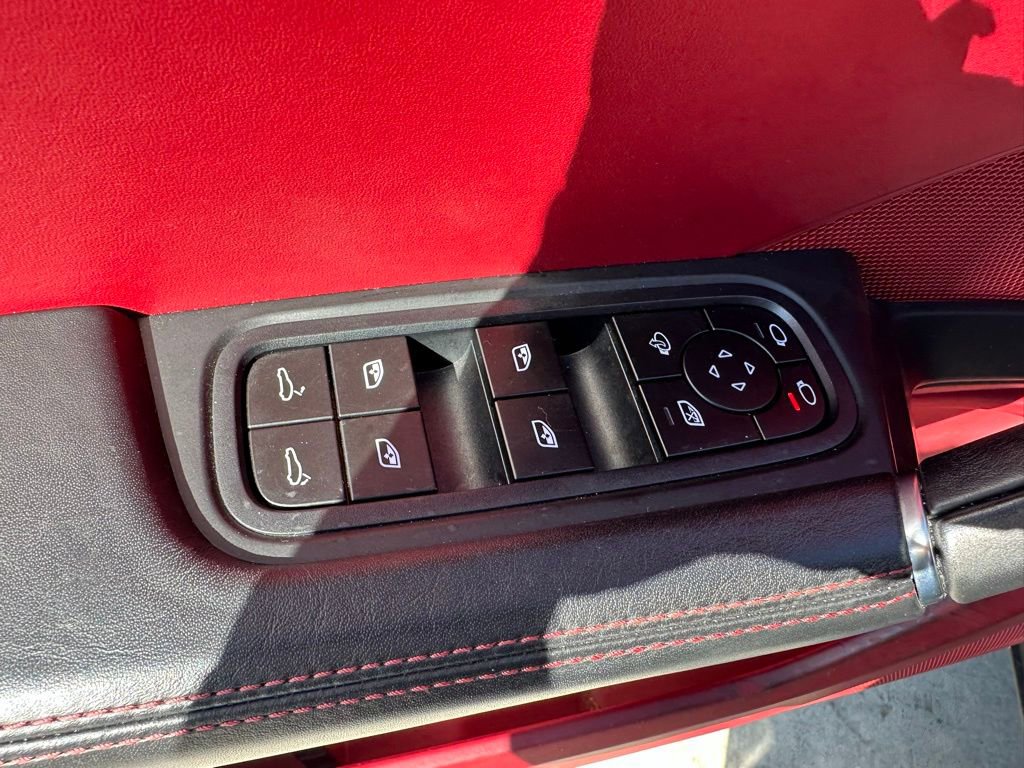 Certified 2023 Porsche Cayenne Platinum Edition image 19