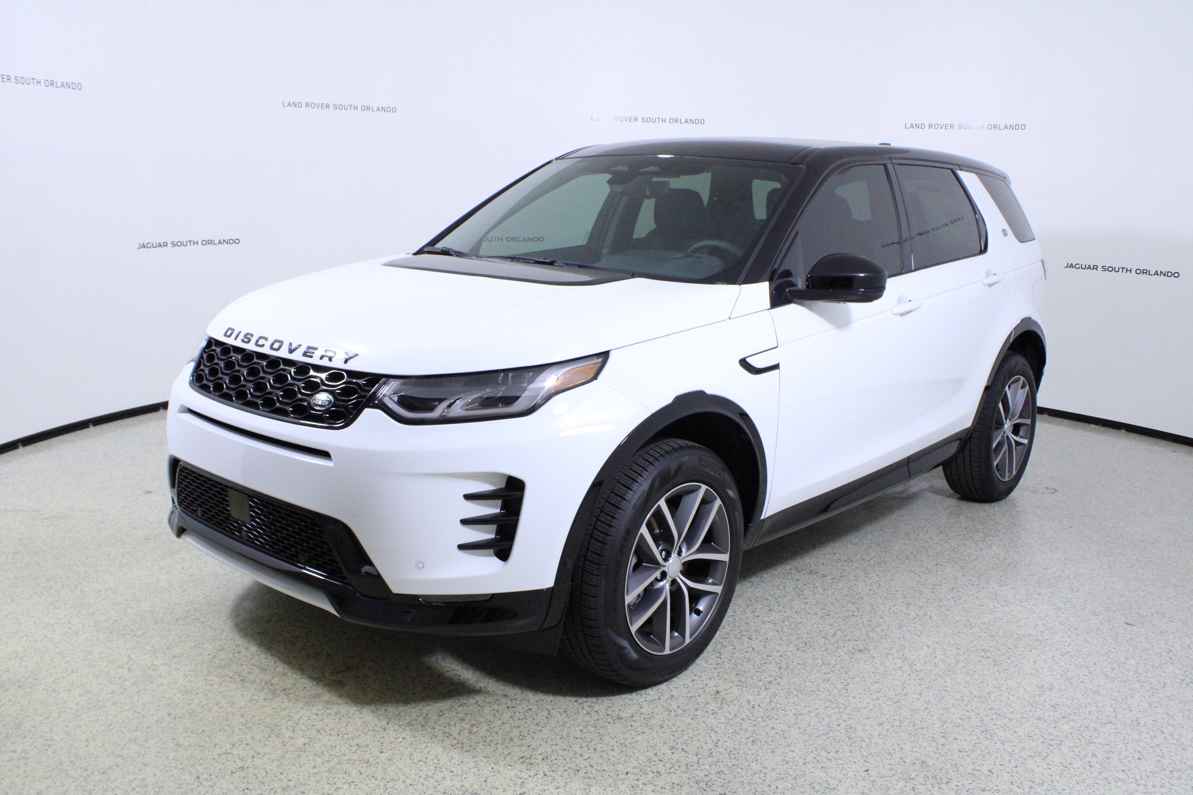 New 2026 Land Rover Discovery Sport Landmark AWD/4WD image 4