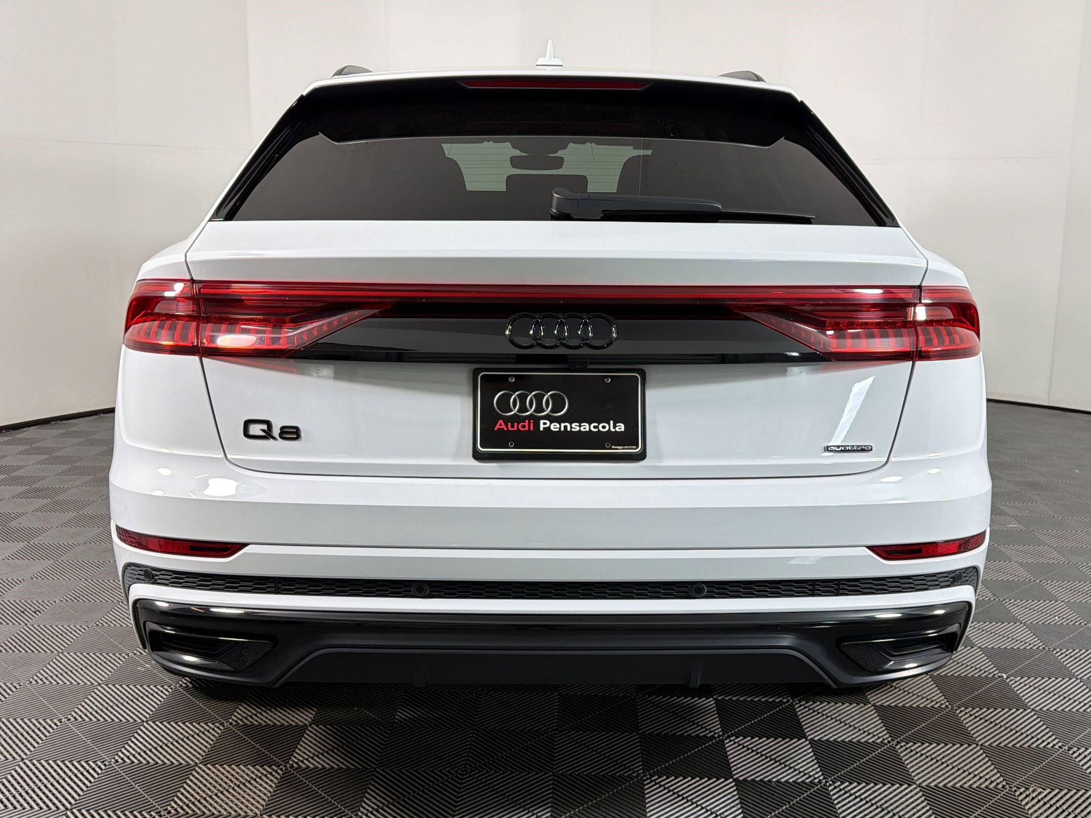 Used 2022 Audi Q8 Prestige w/ Prestige Package AWD/4WD image 8