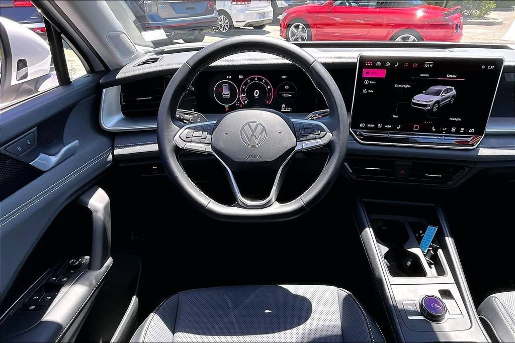 Certified 2026 Volkswagen Tiguan SE w/ Panoramic Sunroof Package FWD image 19