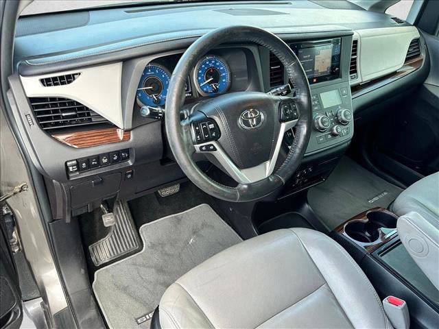 Used 2015 Toyota Sienna XLE image 10