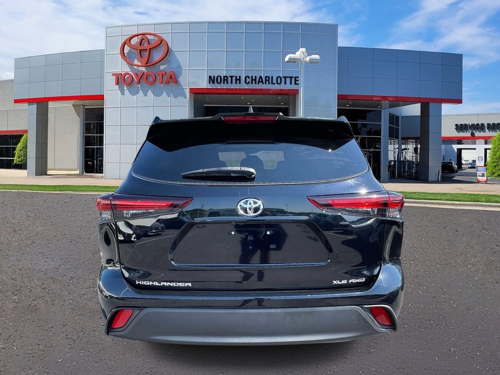Used 2024 Toyota Highlander XLE AWD/4WD image 6