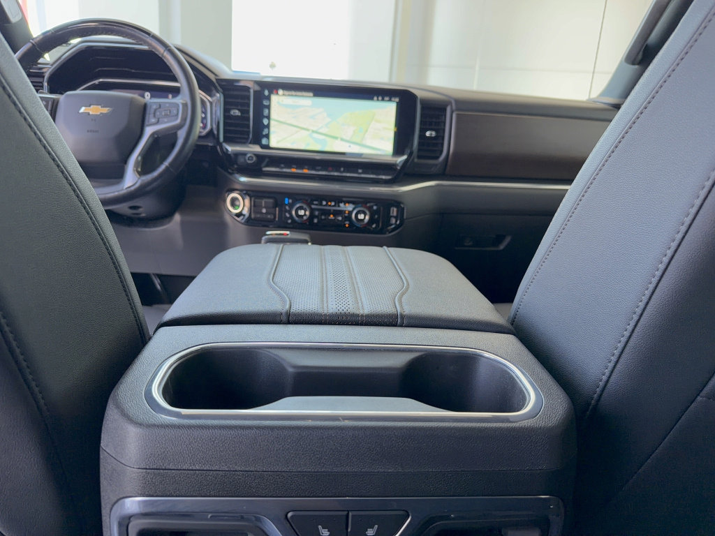 Used 2025 Chevrolet Silverado 1500 High Country AWD/4WD image 32
