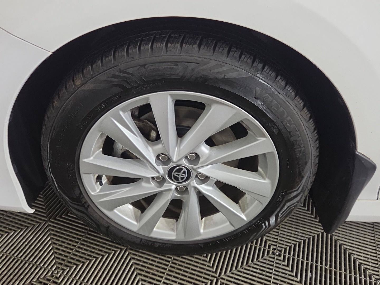 Used 2023 Toyota Camry LE AWD/4WD image 10