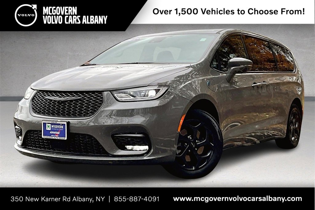 Used 2022 Chrysler Pacifica Limited w/ Uconnect Theater Family Group image 1