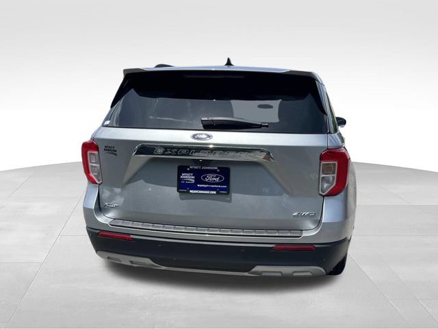 Certified 2023 Ford Explorer XLT w/ Equipment Group 202A AWD/4WD image 4