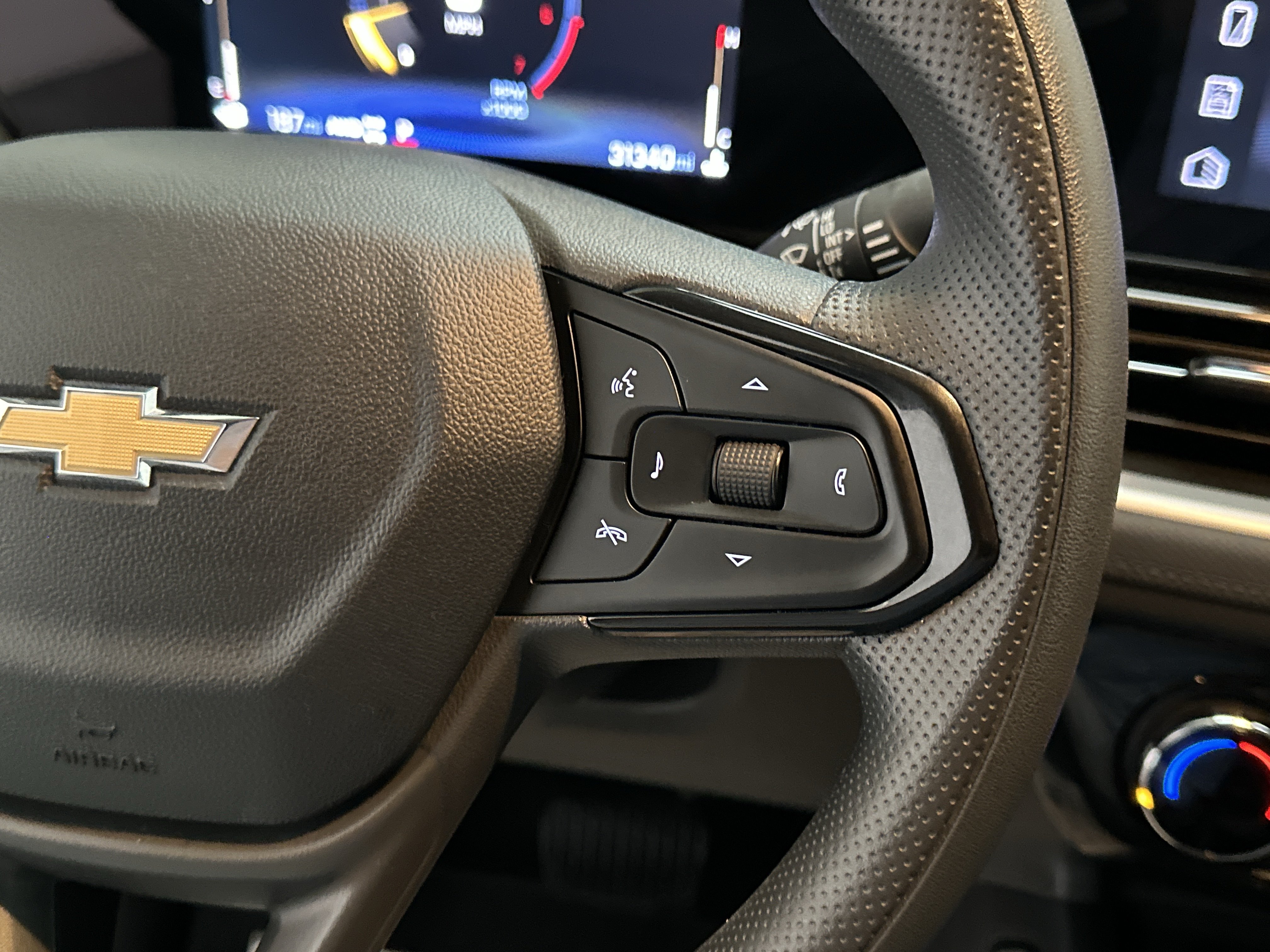 Used 2025 Chevrolet TrailBlazer LT AWD/4WD image 24
