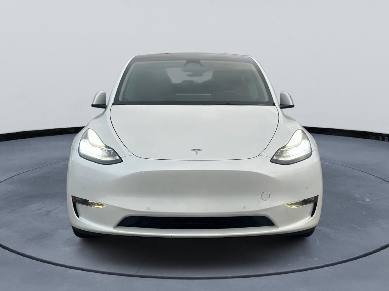Used 2022 Tesla Model Y Long Range image 9