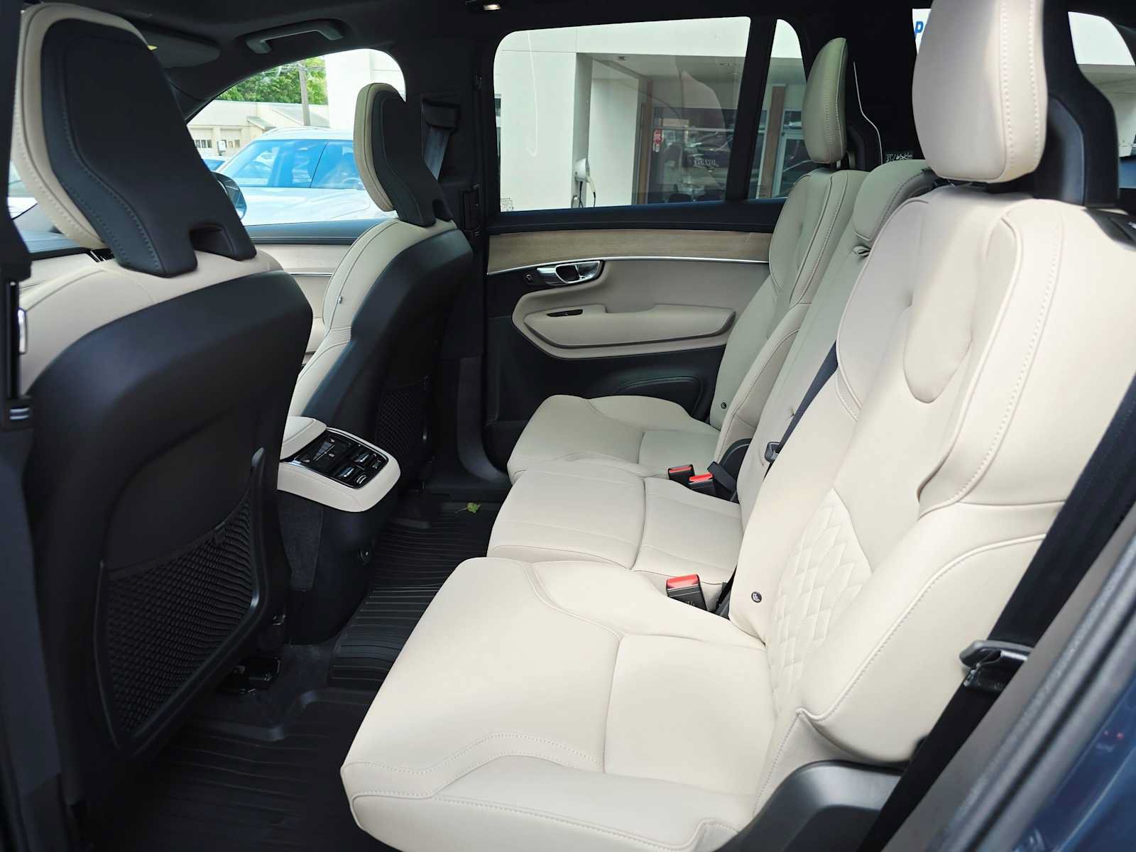 New 2026 Volvo XC90 B6 Plus w/ Protection Package AWD/4WD image 17