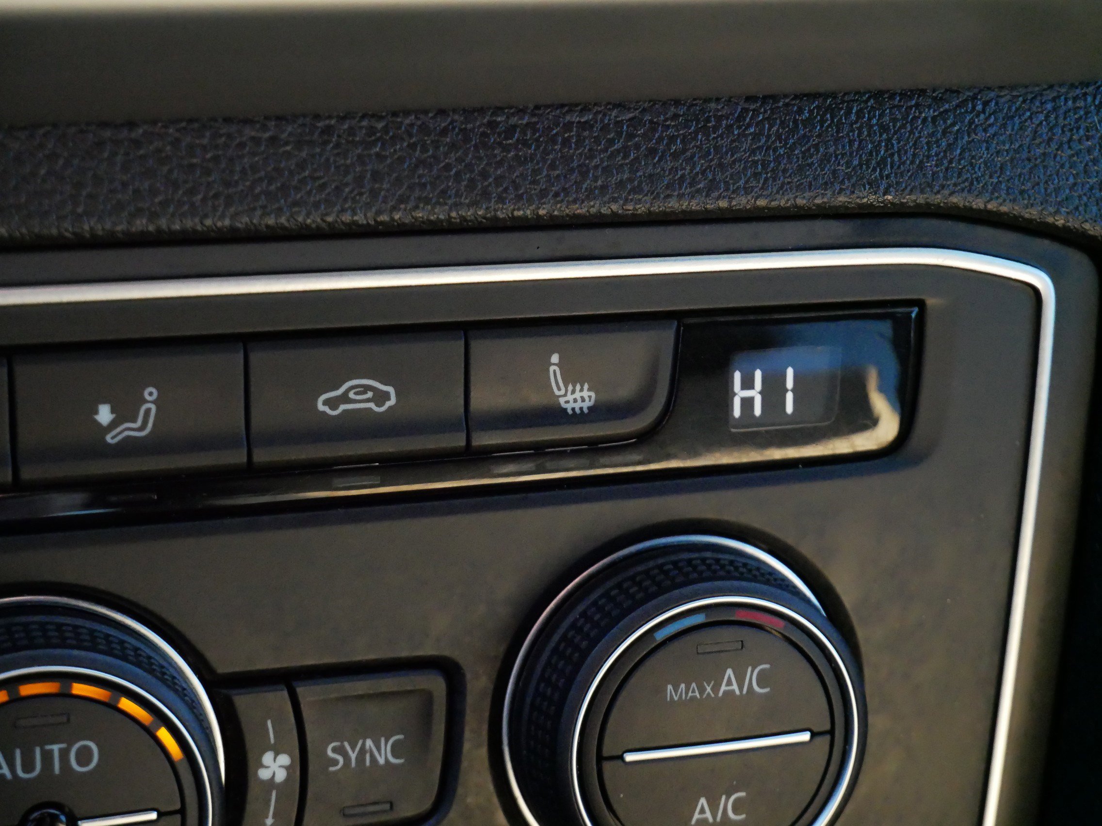 Certified 2021 Volkswagen Atlas Cross Sport SE w/ Panoramic Sunroof Package image 27