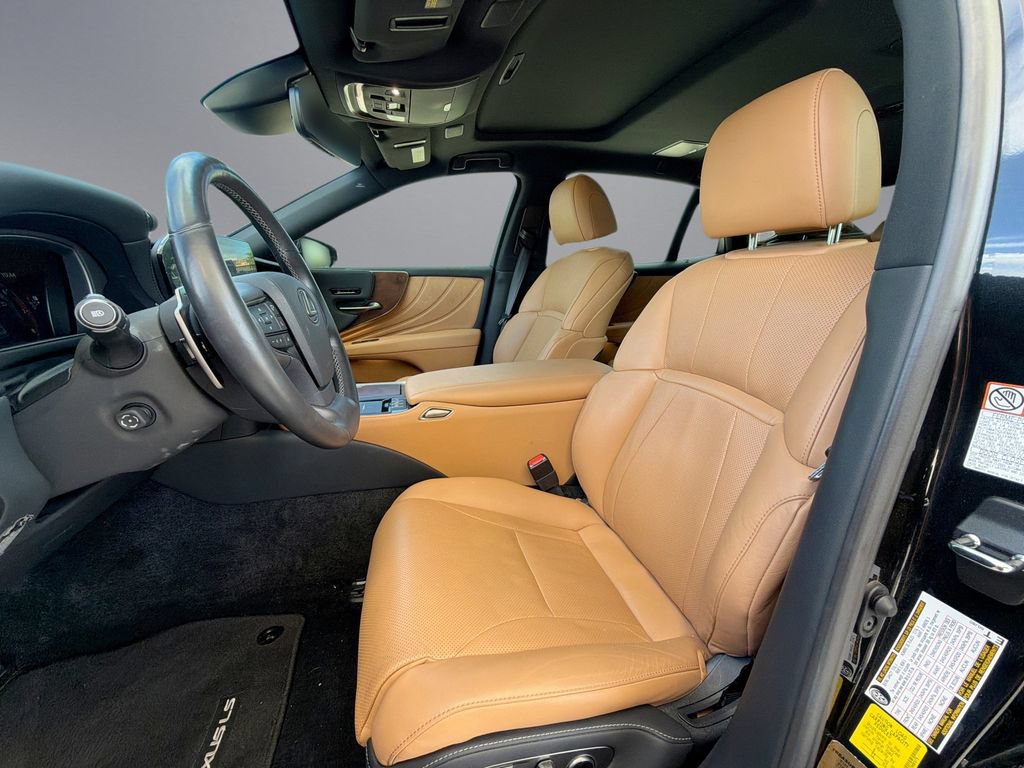 Certified 2022 Lexus LS 500 w/ Accessory Package (Z1) RWD image 30