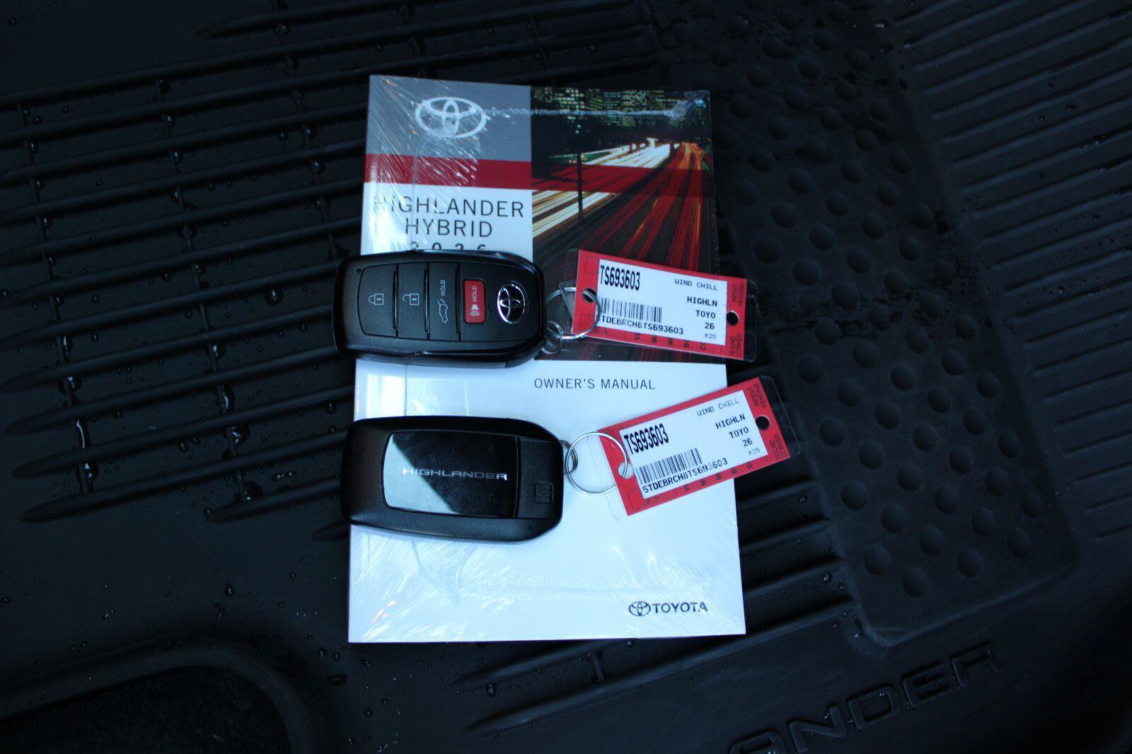 Used 2026 Toyota Highlander Platinum AWD/4WD image 33