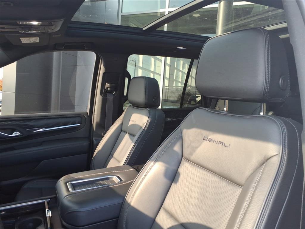 Used 2023 GMC Yukon Denali w/ LPO, Floor Liner Package image 13