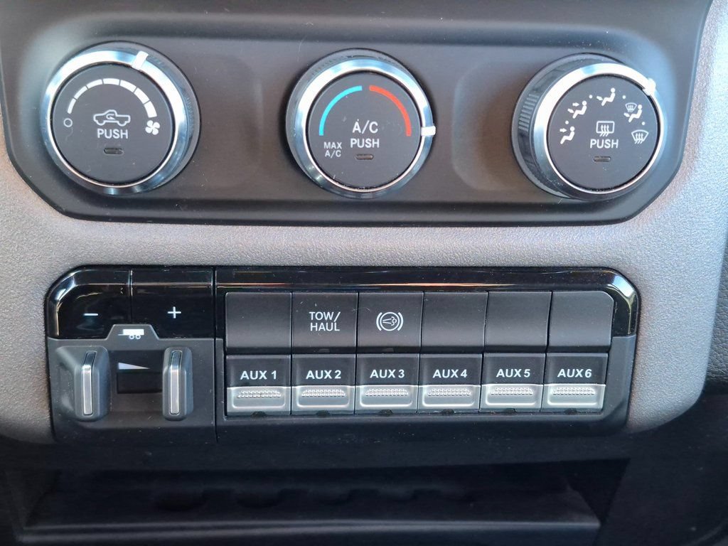 Used 2022 RAM 3500 Tradesman w/ Chrome Appearance Group AWD/4WD image 18