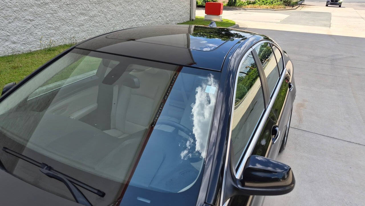 Used 2012 BMW 528i xDrive Sedan AWD/4WD image 16
