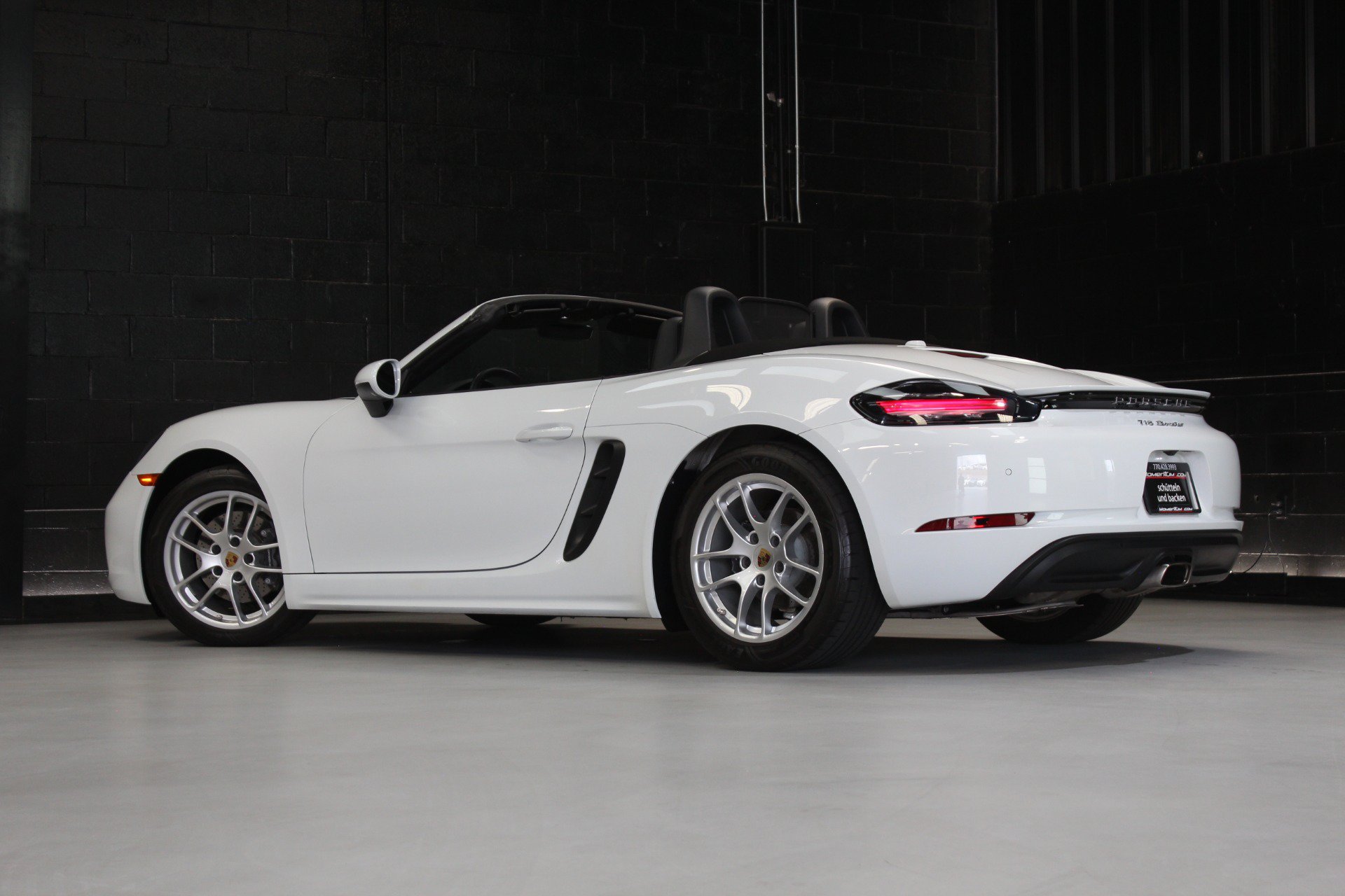 Used 2021 Porsche 718 Boxster w/ Premium Package RWD image 21