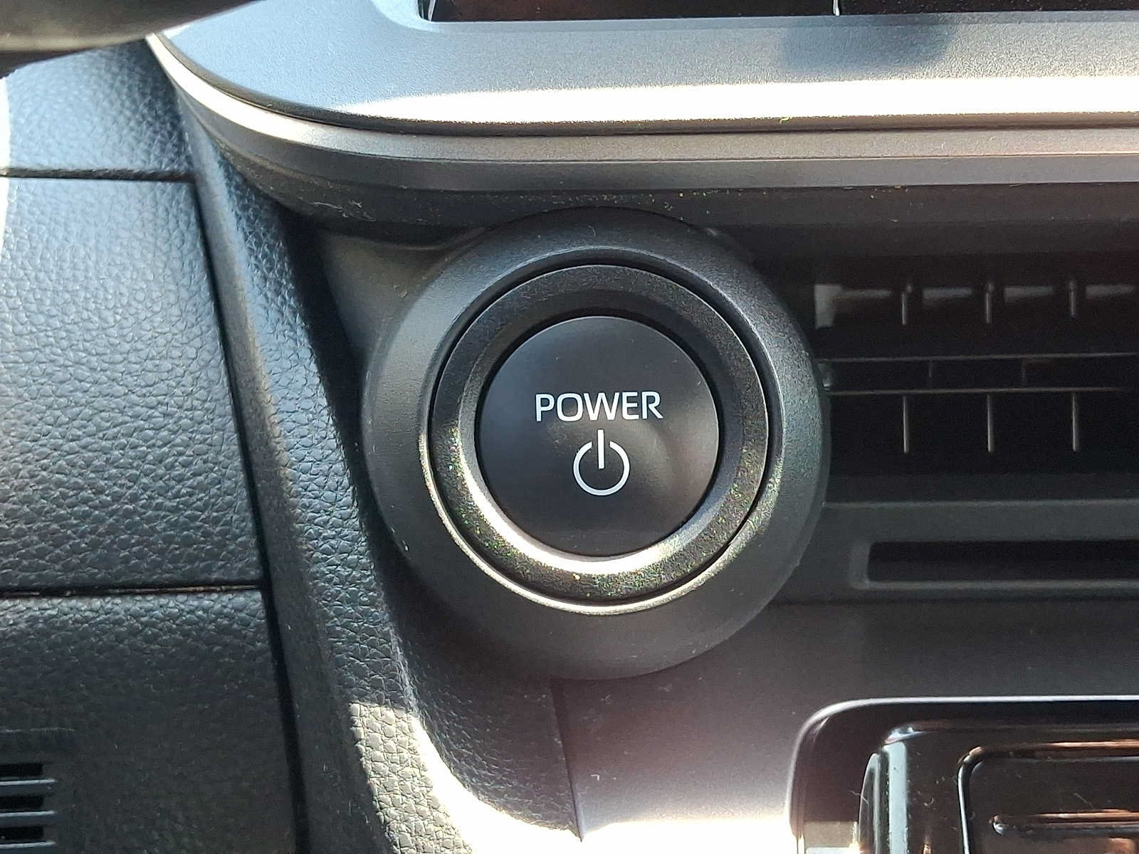Used 2025 Toyota Prius LE FWD image 24