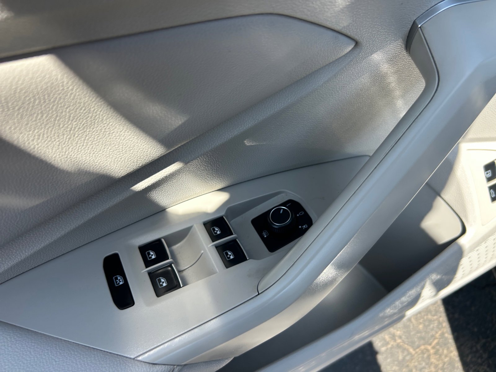 Certified 2024 Volkswagen Jetta SE FWD image 13