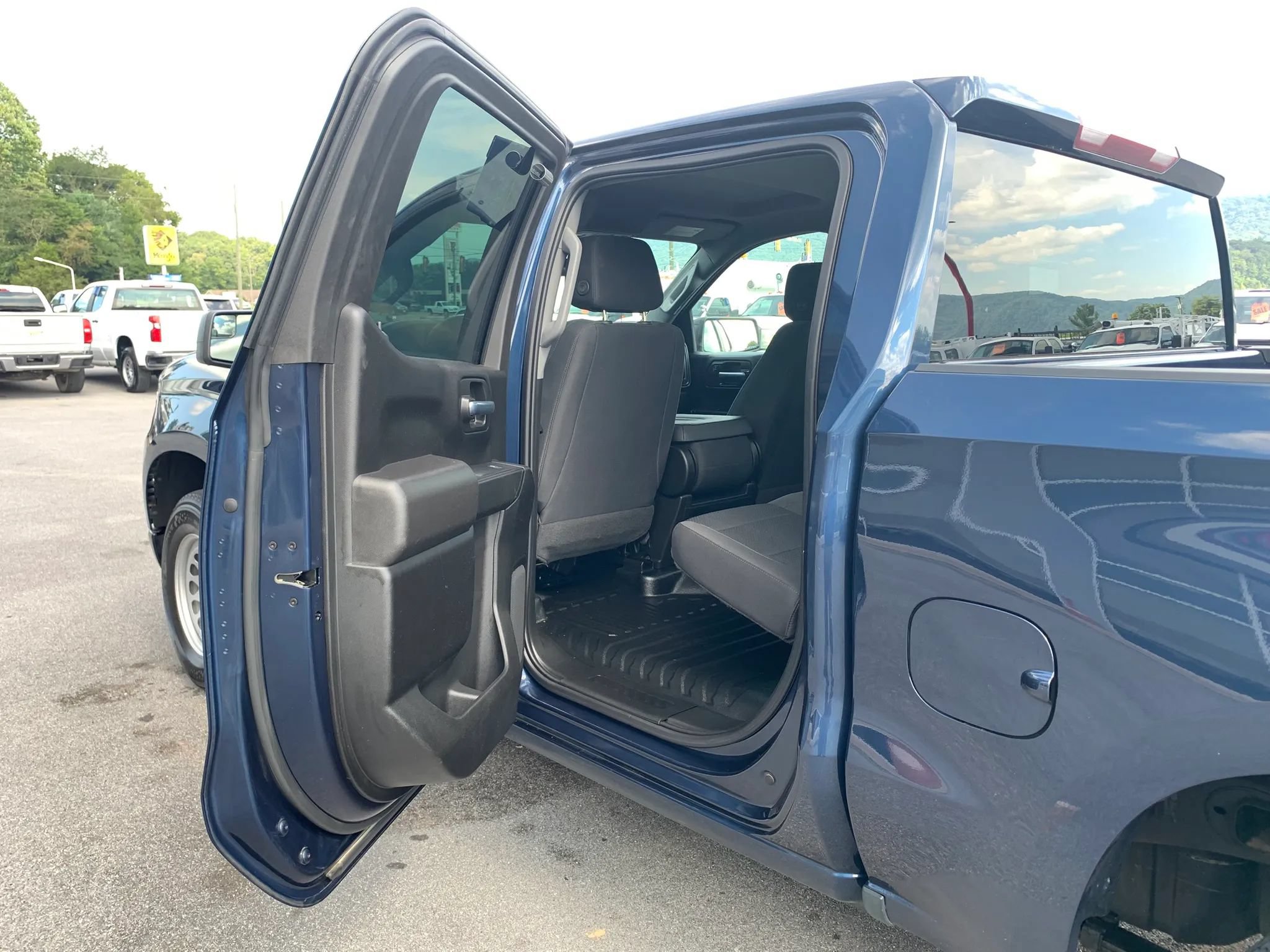Used 2023 Chevrolet Silverado 1500 W/T w/ Trailering Package AWD/4WD image 25