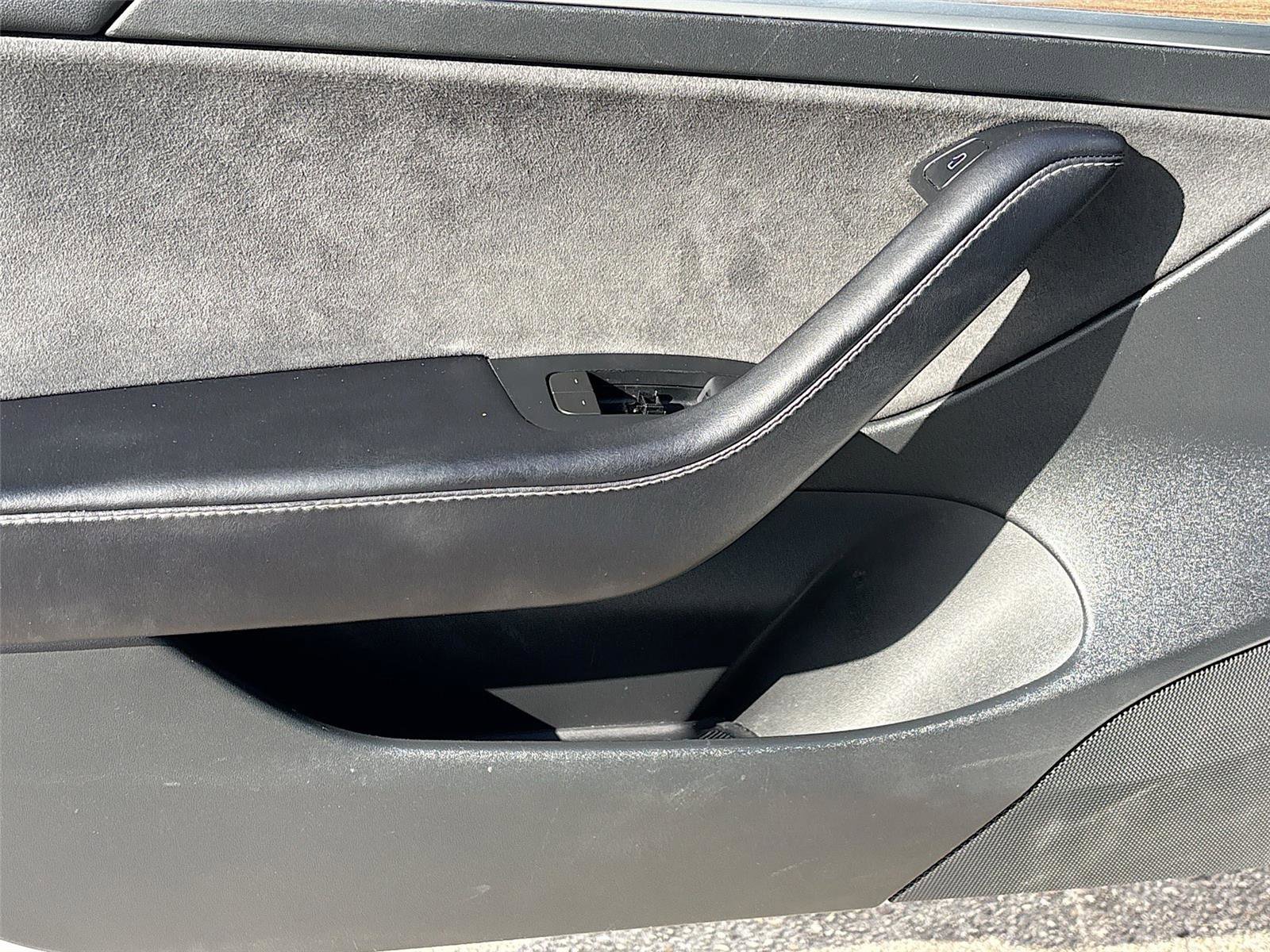 Used 2023 Tesla Model 3 Standard Range image 18