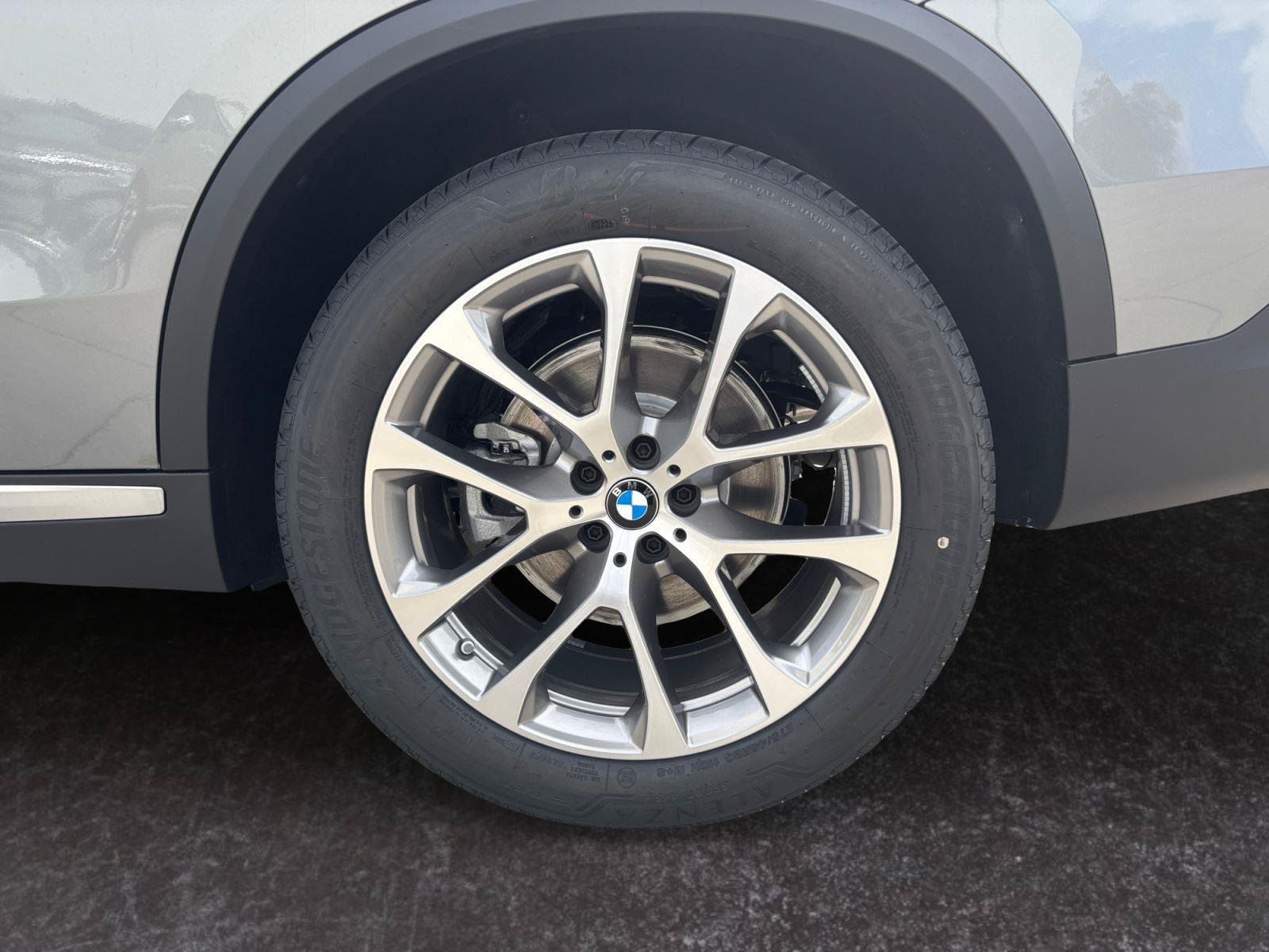Used 2026 BMW X5 xDrive40i AWD/4WD image 29