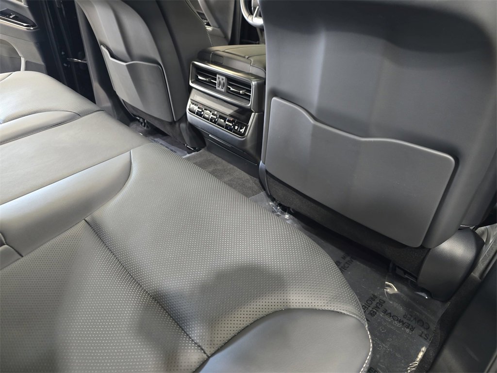 Certified 2025 Lexus LX 600 4WD w/ Luxury Package image 13