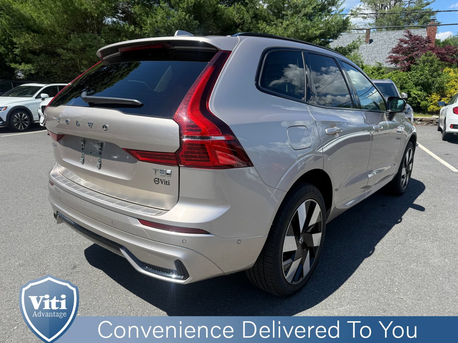 Certified 2025 Volvo XC60 T8 Plus w/ Protection Package Premier AWD/4WD image 8